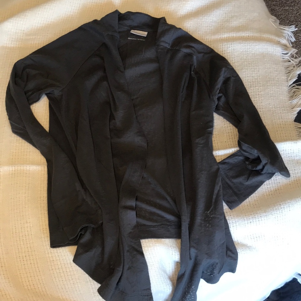 Columbia Omni wick light sweater/cover up